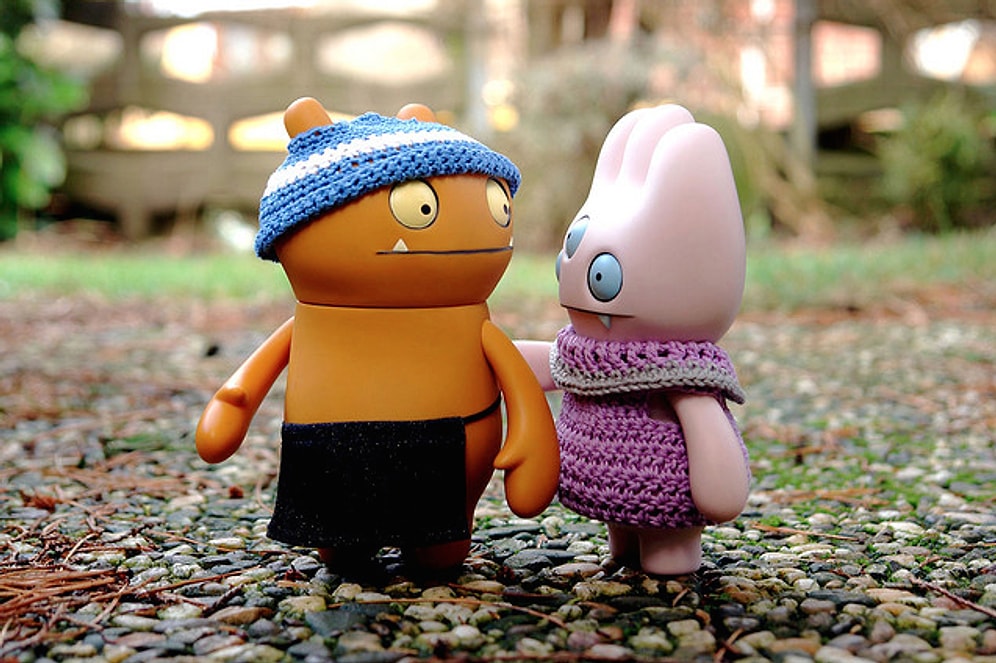 Aşk Gözlerde Başlar Sonra Yukarıdan Aşağıya İner