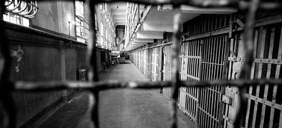 Cezaevinde Üzüm ve Ekmekten Alkol Üretip İçen Mahkumlar Hastanelik Oldu!