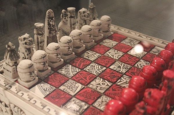 2. Dev koleksiyonda 540 adet satranç takımı bulunuyor.