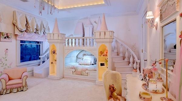 1. "Küçük Prensesin Kalesi" temalı kız çocuğu odası.