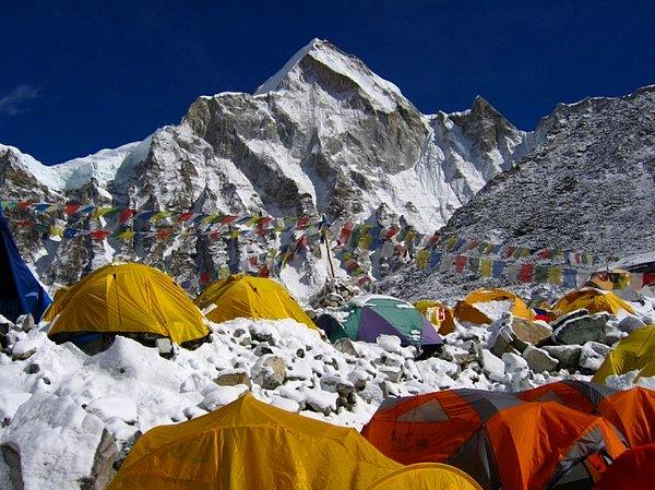 10. Everest Ana Kamp (Çin - Nepal)