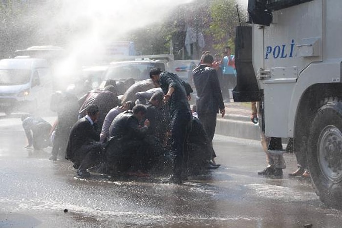 Ankara'daki Patlamayı Protesto Edenlere Polis Müdahalesi