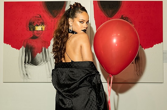Rihanna Yeni Albümünün İsmini ve Sanatsal Kapağını Sevenleriyle Paylaştı
