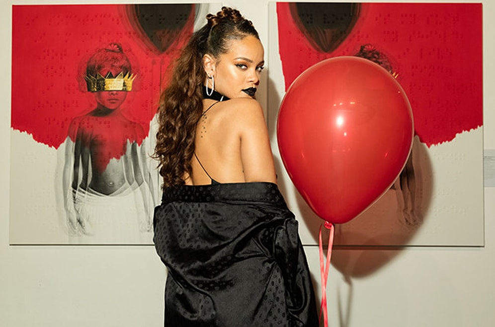 Rihanna Yeni Albümünün İsmini ve Sanatsal Kapağını Sevenleriyle Paylaştı