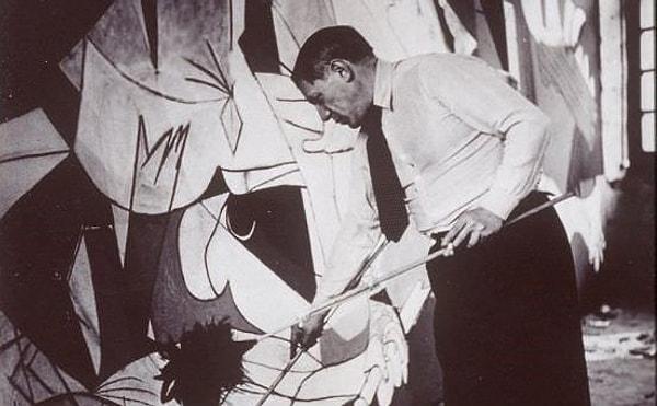 Bazı eleştirmenler Guernica’yı 20. yüzyılın en önemli tablosu olarak görür.