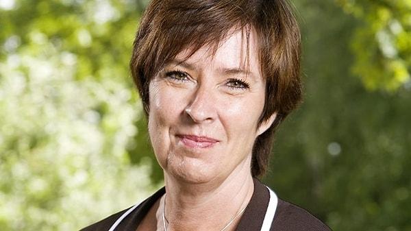 24. Devlet kasasından çikolata almak için 60 lira kullandığı için istifa eden İsveç Maliye Bakanı Mona Sahlin