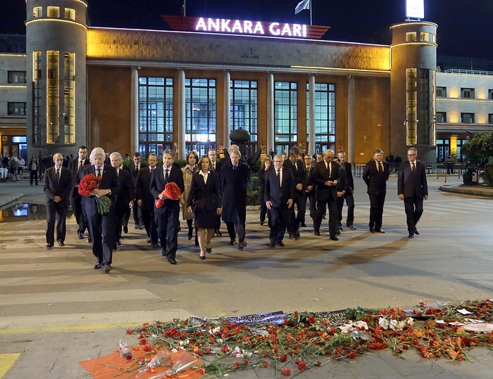 AB Büyükelçilerinden Ankara Tren Garı'na 97 Karanfil