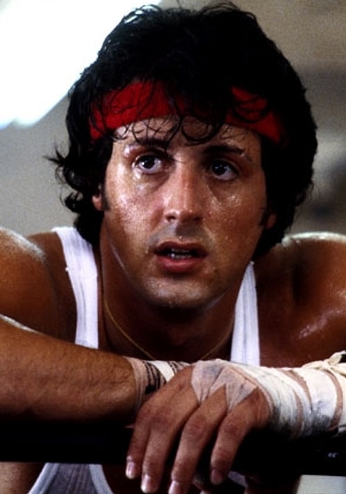 Sezai Aydın'ın sesini de filmlerde sıkça duyuyoruz. Özellikle de Sylvester Stallone ile özdeşleşmiş durumda.