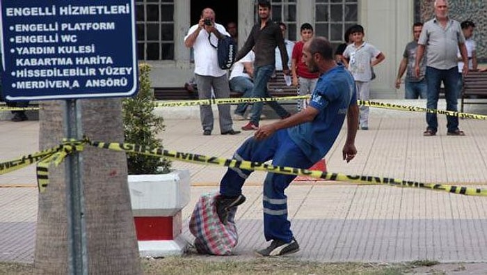 Adana'da Şüpheli Bomba Paketine Tekme Atan Vatandaş