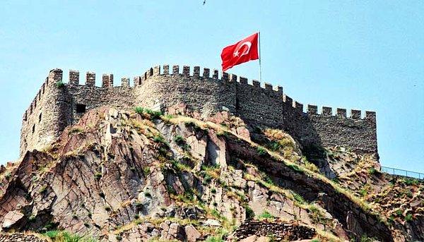 Ankara tarih boyunca, stratejik yollar üzerinde ve geçilmesi zorunlu olan bir kenttir.