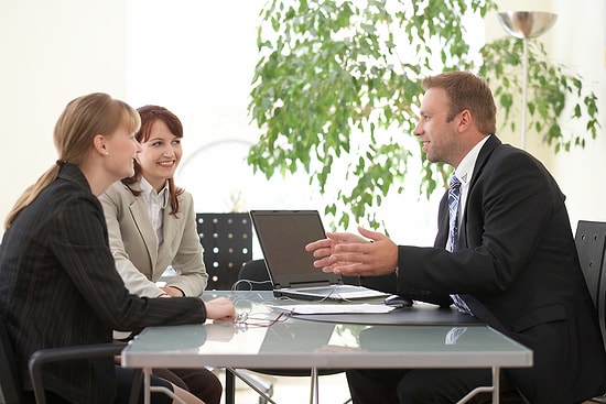 'Neden Bir Bankacıyla Evlenmeliyim?' Sorusuna Verilebilecek 17 Mantıklı Cevap