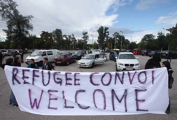 18. Конвой из 140 немецких и австрийских машин сопровождал мигрантов на границе с Венгрией