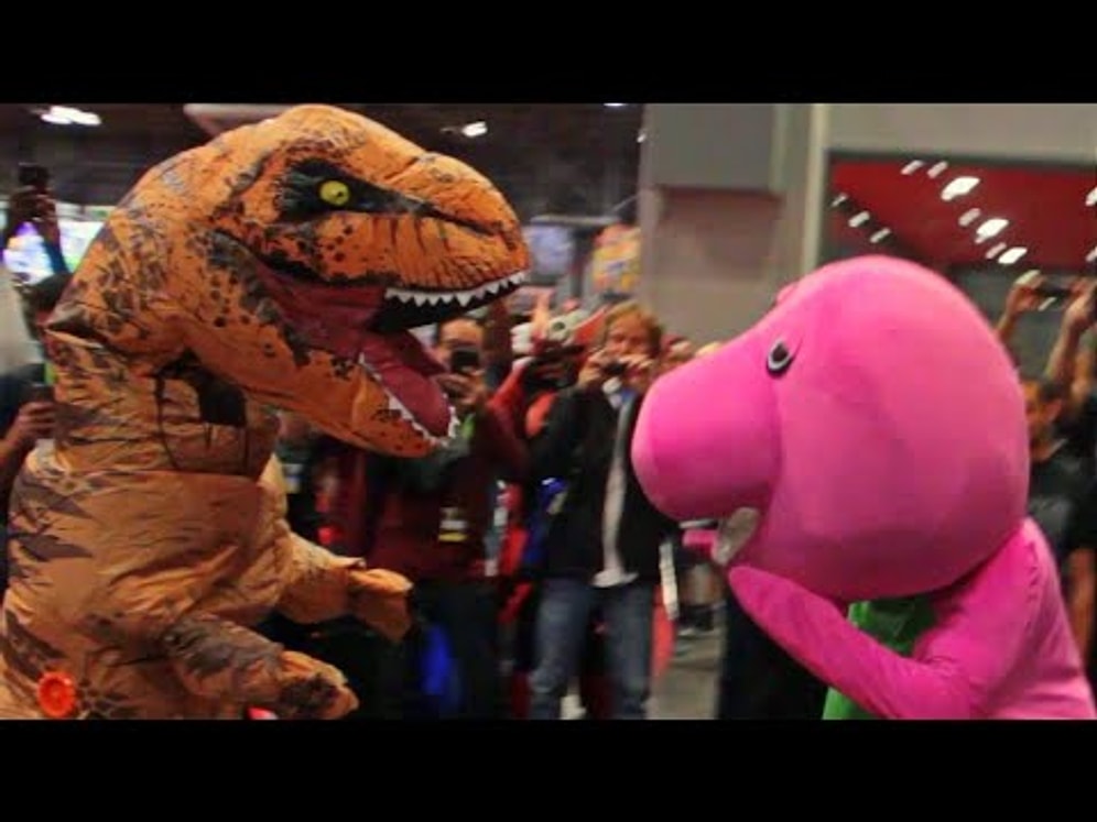 Barney ve T-REX'in Comic Con'daki Düellosu