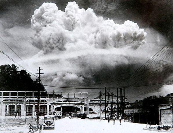 5. Nagazaki'ye atılan atom bombasının patlama anı, 1945.