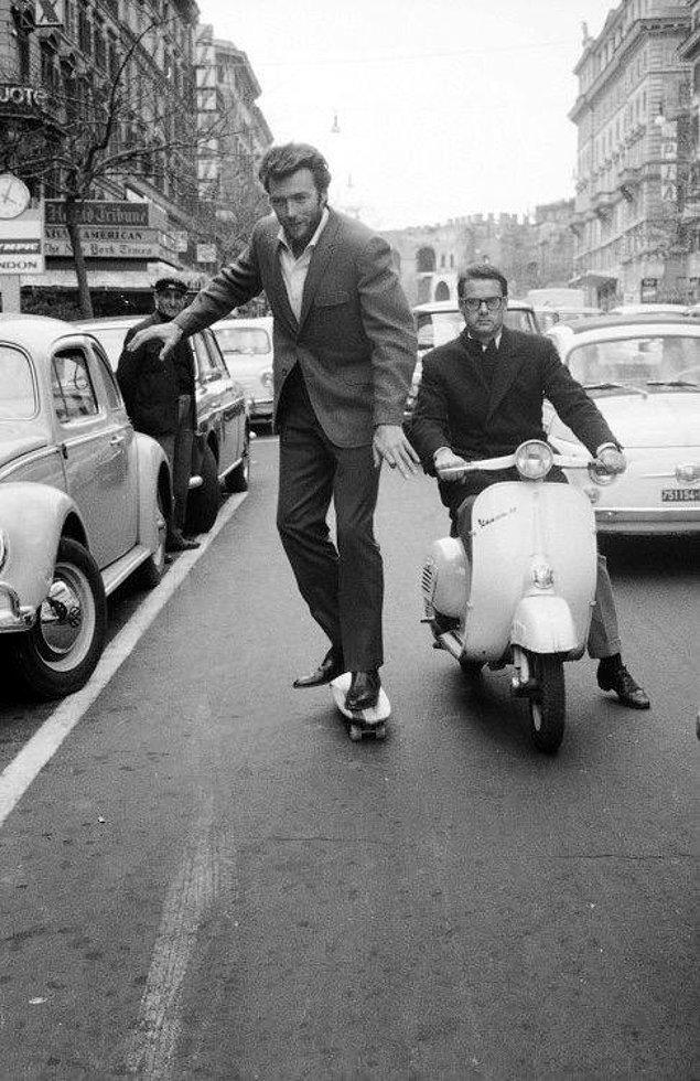 18. Clint Eastwood Roma'da kaykaya biniyor, 1964.