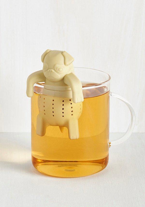 9. Çayınızı demleyecek minnoş pug