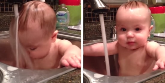 Lavaboda Banyo Yaparken Her Kafası Musluğun Altına Getirdiğinde Şaşıran Sevimli Bebik
