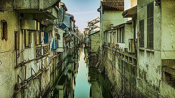 2. Yangtze Nehri'nin aşağısında, Tai Gölü'nün kıyısında yer alan Suhzou şehri, içinden geçen kanallarla Uzakdoğu'nun Venedik'i olarak biliniyor.