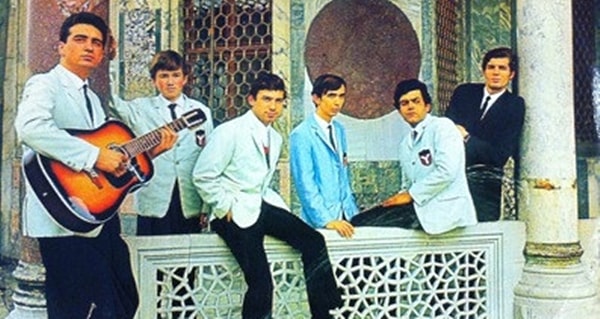 9. Yabancılar - Ağıt