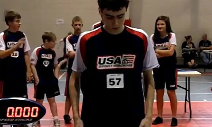 Dünyanın En Hızlısından, İzlemekte Zorlanacağınız 'Cup Stacking' Performansı