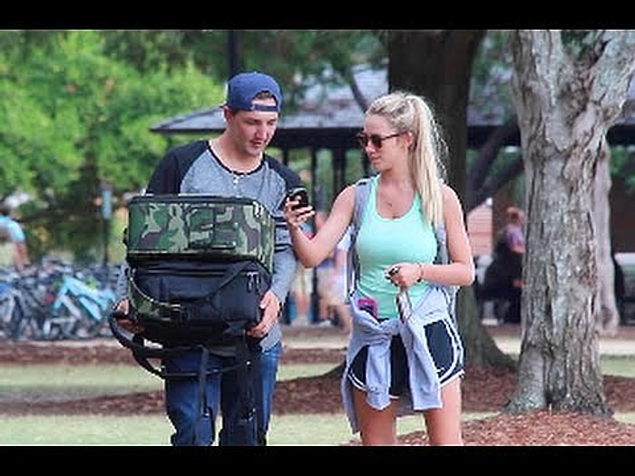 Yardım İsteme Bahanesiyle Kızlardan Telefon Numaralarını Almak