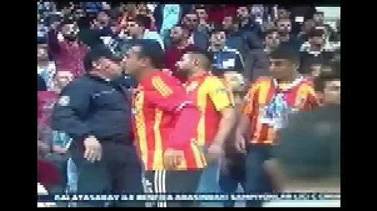 Üstünde Fenerbahçe Forması Var Diye Küçücük Çocuğa Saldırdılar!