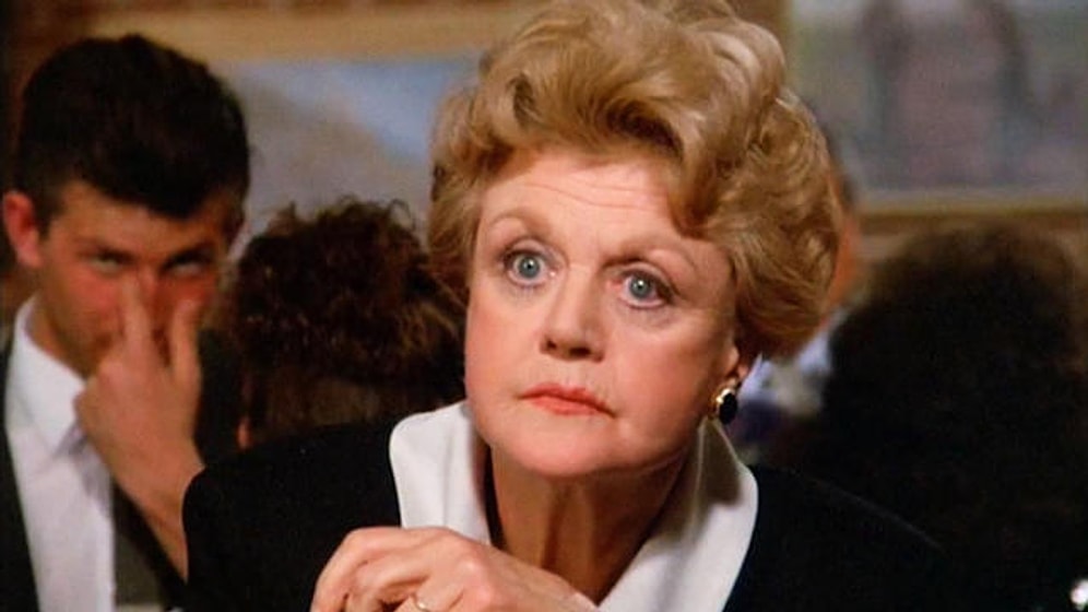 Liseliler Bilmez: 17 Maddede Gözünden Toplu İğne Bile Kaçmayan 'Jessica Fletcher'