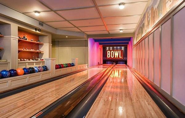 8. Gaga'nın malikanesinde ayrıca bowling salonu da bulunuyor.