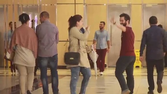 Bizimle Değilsin! Sokaktaki İnsanların Tarzlarını Eleştirmek