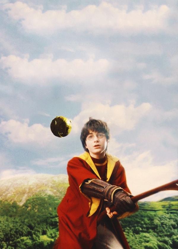 22. Quidditch oynarken illa bi' süpürgesiyle şekil şukul yapanlar olurdu.