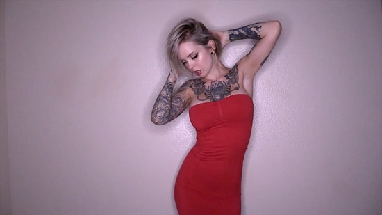 Memeleri ile Ritim Tutan Sara X Mills'dan Cadılar Bayramı Özel Troll Video