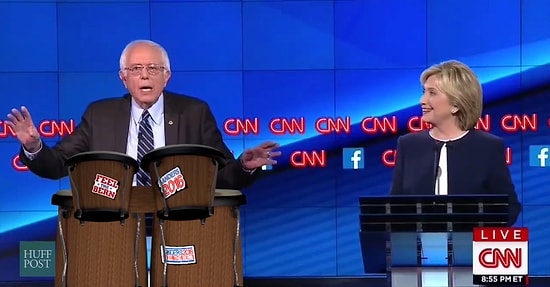 ABD'li Başkan Aday Adayı Bernie Sanders'ın Konuşması Bongo Çalgısı Gösterisine Dönüştürüldü