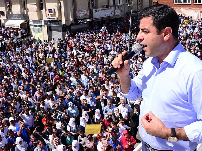 Demirtaş Davutoğlu'na Seslendi: 'Siyaseti Bırak, İzdivaç Programlarına Çık'