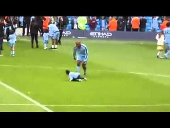 Vincent Kompany'den Kızına Sarı Kartlık Bir Müdahele