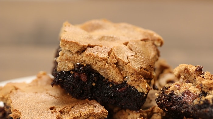 Yapışkan ve Tatlı Brownie Kek Almaz Mıydınız?
