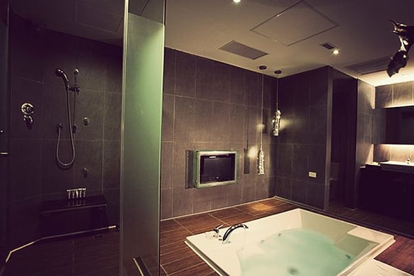 И, конечно же, встроенная ванна джакузи.