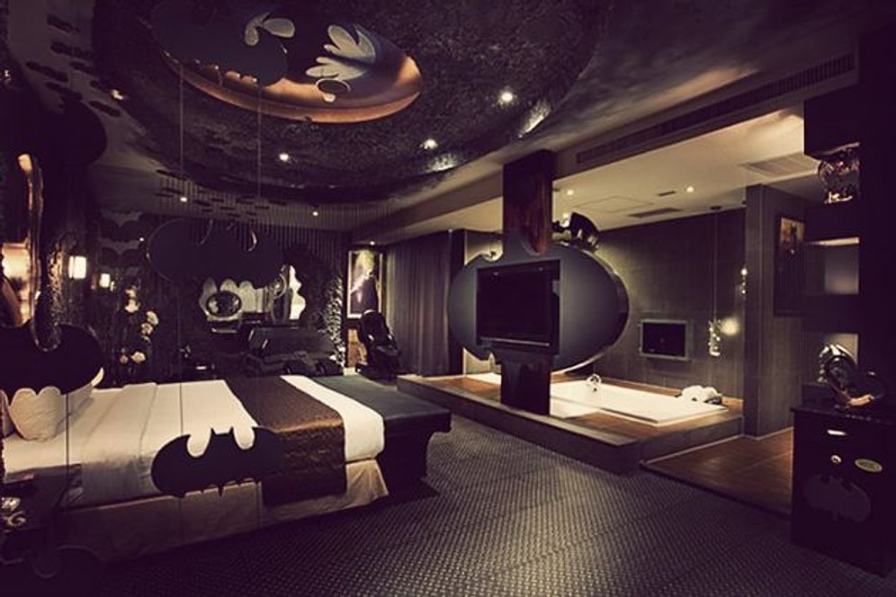 Отель в стиле Бэтмен