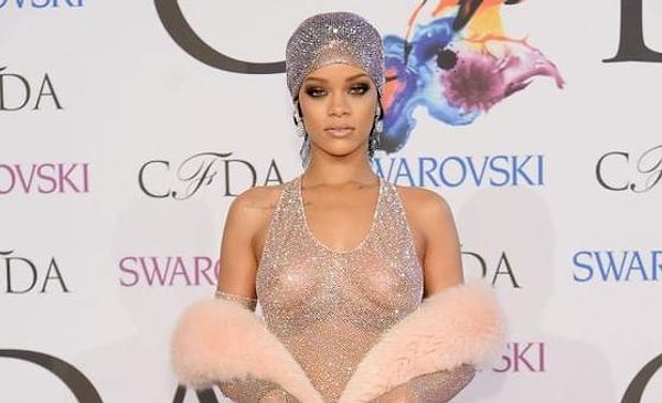 И не пришла бы в таком откровенном платье на премию CFDA Fashion Awards (награда, вручаемая Cоветом модных дизайнеров Америки за достижения в области индустрии моды).