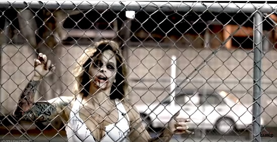 Yaprak Üfleme Makinesi ile Eteği Kaldırılan Kız Zombi Çıkarsa