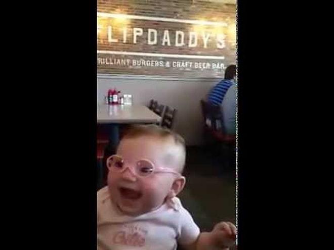 Doğuştan Gözleri Bozuk Olan Bebeğin Gözlük ile Tanışması