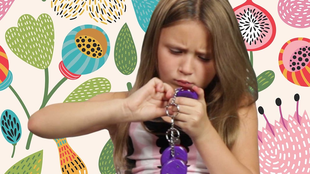 İlk Defa Sanal Bebek ile Oynayan Çocuklar