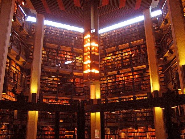 1. Kütüphane, Toronto Üniversite'sine bağlı.