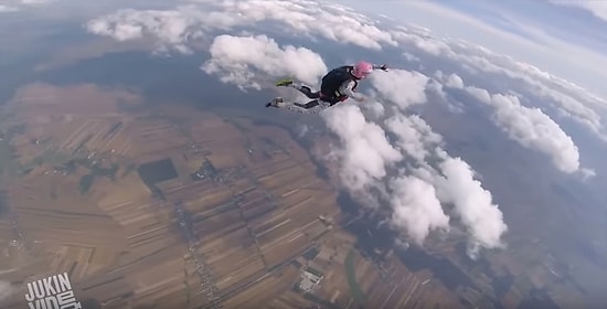 Uçaktan Atladıktan Sonra Kontrolünü Kaybeden Paraşütçünün Yardımına Babası 'Uçtu'