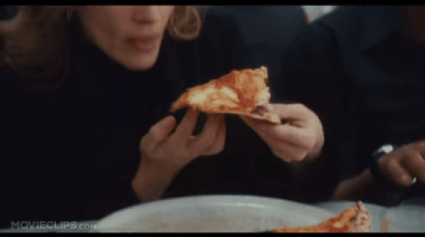 12. Ye Dua Et Sev filmindeki o pizza sahnesi sizce de mükemmel değil miydi?