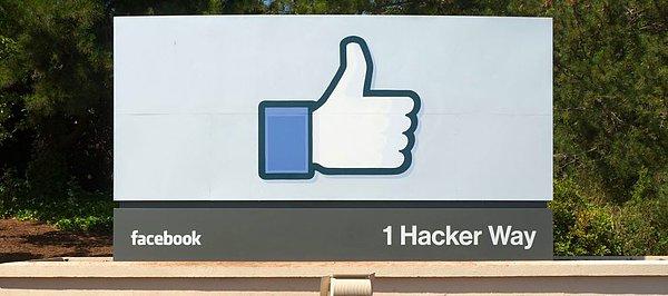 13. Facebook'un ana binasına Hacker Way sokağından gidiliyor.
