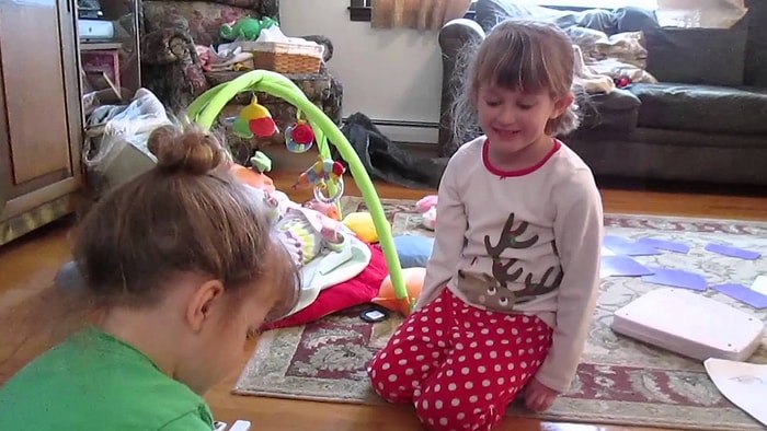 Dominonun Mantığını Yanlış Anlayan Minnoş Kız