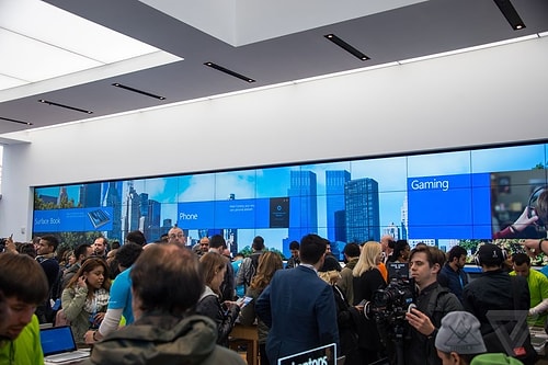 Microsoft New York’taki Yeni Ana Mağazasının Kapılarını Açtı
