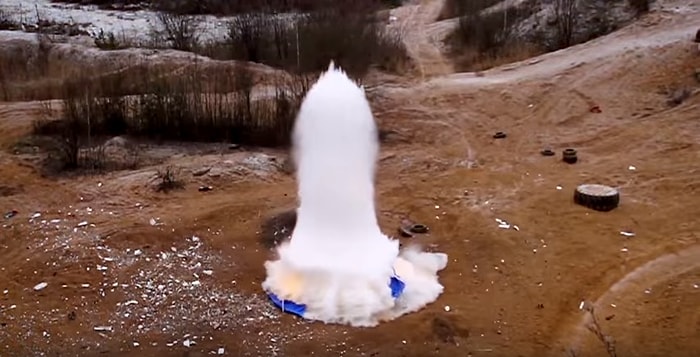 Havuzun Suyunu Boşaltmanın En Kolay Yolu Olarak Dinamitle Patlatmak