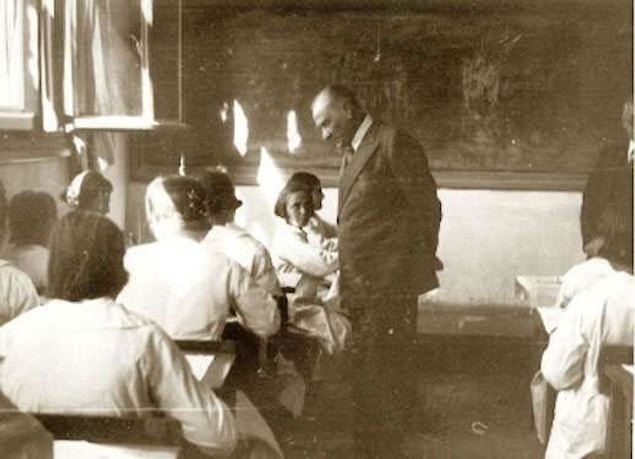 7. Kadını hapsolduğu evden, dar çevreden kurtarmış, hayatın içine katmıştır cumhuriyet.