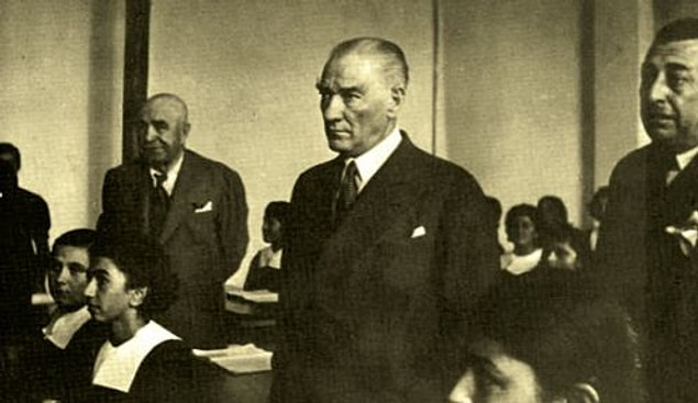 10. Cumhuriyet seni eğitimli, sanat sever, meraklı, sorgulayıcı biri yapmaya gayret etmenin adıdır, sen ne kadar dirensen de.